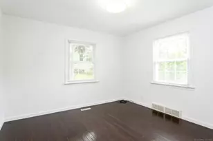 124 Minturn Pl, Bridgeport, CT 06606 - Photo 12