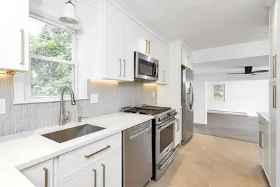 124 Minturn Place, Bridgeport, CT 06606 - Photo 4