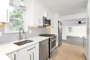 124 Minturn Pl, Bridgeport, CT 06606 - Photo 4