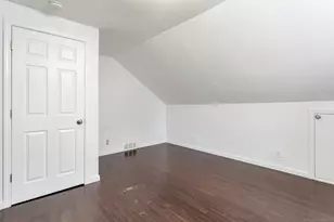 124 Minturn Pl, Bridgeport, CT 06606 - Photo 18