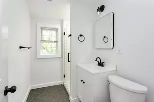 124 Minturn Pl, Bridgeport, CT 06606 - Photo 16