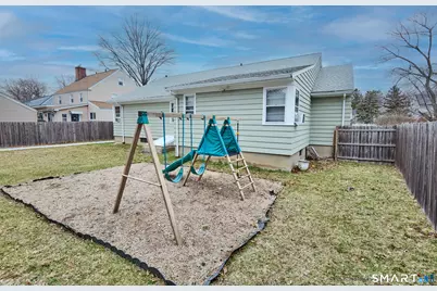 523 West Jackson Avenue, Bridgeport, CT 06604 - Photo 6