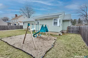 523 W Jackson Ave, Bridgeport, CT 06604 - Photo 6