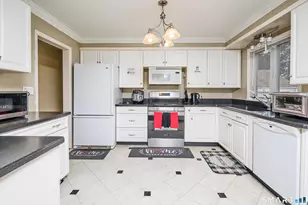 523 W Jackson Ave, Bridgeport, CT 06604 - Photo 20