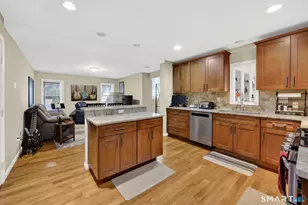 21 Lakeview Blvd, Avon, CT 06001 - Photo 14