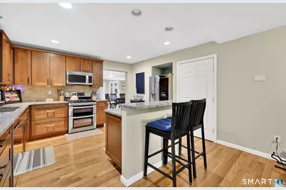 21 Lakeview Boulevard, Avon, CT 06001 - Photo 16