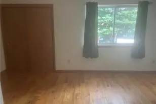 10 MacIntosh Ln, Ansonia, CT 06401 - Photo 2