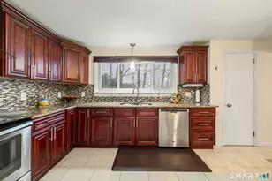 11 Whalley Rd, Trumbull, CT 06611 - Photo 4