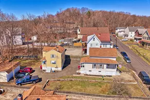 14 Washington St, Naugatuck, CT 06770 - Photo 2