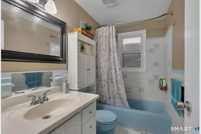 558 Oak Street, East Hartford, CT 06118 - Photo 20