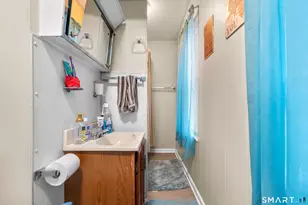 97 Pleasant St, Enfield, CT 06082 - Photo 14