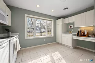 10 Eaton Cir, West Hartford, CT 06117 - Photo 8