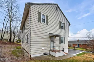 30 Clinton Pl, Wallingford, CT 06492 - Photo 36