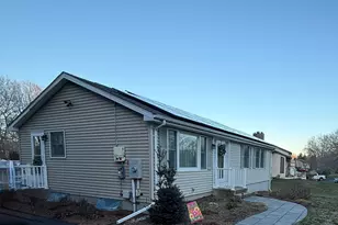 13 Devonshire Dr, Waterford, CT 06385 - Photo 2