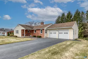 116 Fairlawn Dr, Torrington, CT 06790 - Photo 2