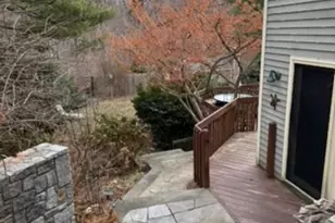 22 Knollwood Dr, Fairfield, CT 06824 - Photo 2