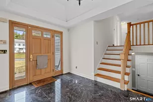 9 Juniper Ln, West Hartford, CT 06117 - Photo 2