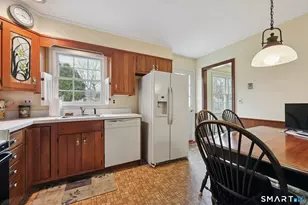 2 Redbird Ln, Norwalk, CT 06854 - Photo 6