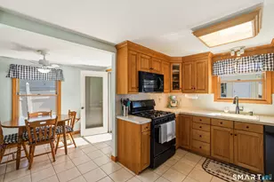 88 Brookview Ave, Waterbury, CT 06706 - Photo 6