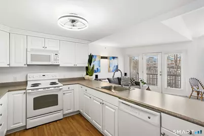 3250 Fairfield Avenue #APT 302, Bridgeport, CT 06605 - Photo 6