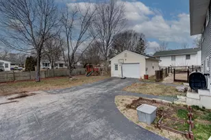 335 Cow Hill Rd, Groton, CT 06355 - Photo 4