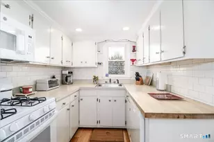 7 Rowland Pl, Westport, CT 06880 - Photo 8