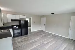 9 Peggy Ln, East Lyme, CT 06333 - Photo 2