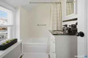 94 Thomas St, West Hartford, CT 06119 - Photo 22