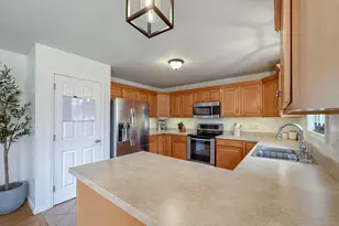 31 Parkwood Ave, Waterbury, CT 06708 - Photo 6