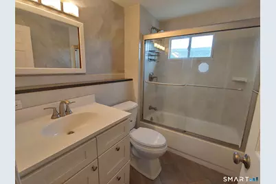 800 East Broadway, Milford, CT 06460 - Photo 14