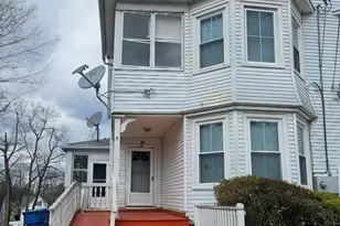 53 Laurel St, Manchester, CT 06040 - Photo 2