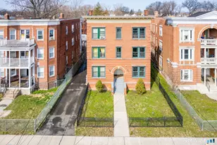 19 Edgewood St, Hartford, CT 06112 - Photo 1