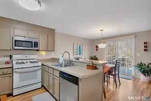 62 Schoolhouse Crossing, Wethersfield, CT 06109 - Photo 6