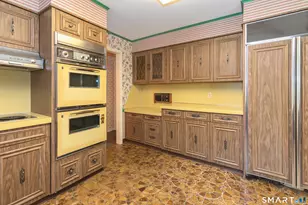 319 Maybrook Rd, Waterbury, CT 06708 - Photo 6