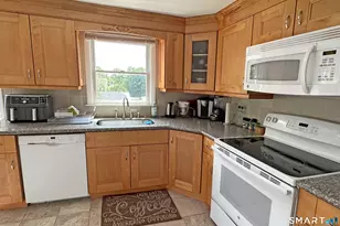 30-1/2 Bartlett Ave, Norwalk, CT 06850 - Photo 4