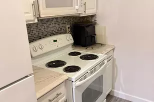 393 Laurel Ave, Bridgeport, CT 06605 - Photo 12