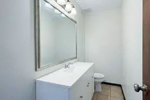 124 Webster Ct, Newington, CT 06111 - Photo 8