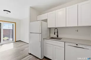 124 Webster Ct, Newington, CT 06111 - Photo 4