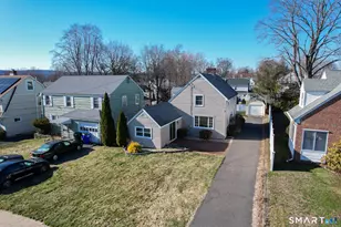 28 Woodmere Rd, West Hartford, CT 06119 - Photo 2