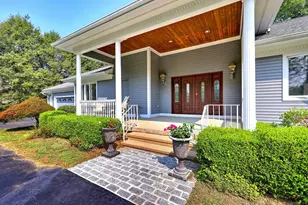 17 Bunker Hill Rd, Woodbridge, CT 06525 - Photo 2