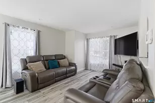 17 Cinnamon Cir, West Hartford, CT 06110 - Photo 10