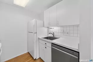 37 Towne House Rd, Hamden, CT 06514 - Photo 6