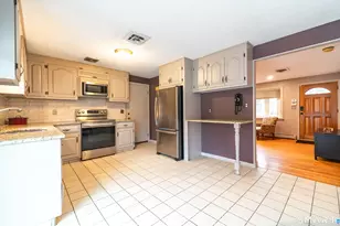 108 Wayne Ln, Meriden, CT 06450 - Photo 8