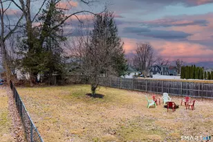 25 Woodlawn Ave, Enfield, CT 06082 - Photo 6