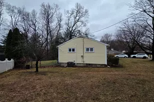 24 Coolidge St, Windsor Locks, CT 06096 - Photo 4