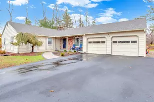 19 Surrey Ln, Branford, CT 06405 - Photo 2