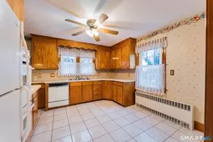 90 White Ave, West Hartford, CT 06119 - Photo 12