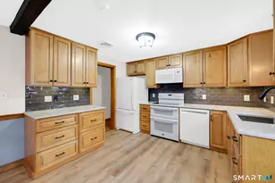 61 Linwood Dr, East Hartford, CT 06118 - Photo 8