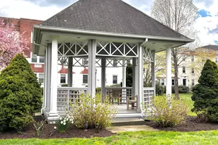 124 Woodside Green, Stamford, CT 06905 - Photo 12