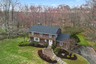 30 Brierwood Dr, Woodbridge, CT 06525 - Photo 2